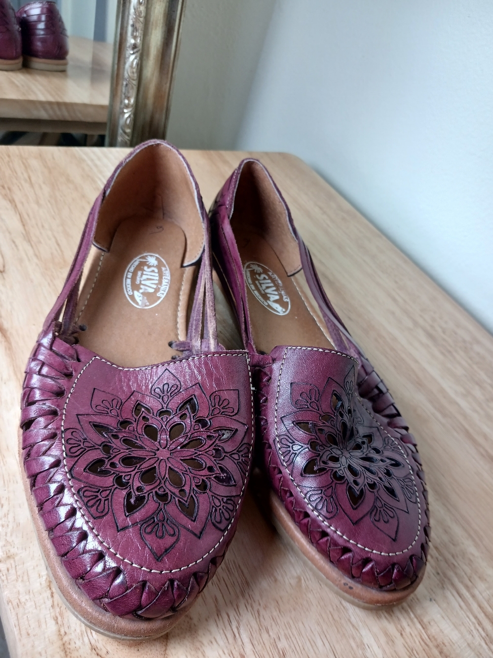 Artisan Floral Laser-Cut Leather Loafers - Burgundy